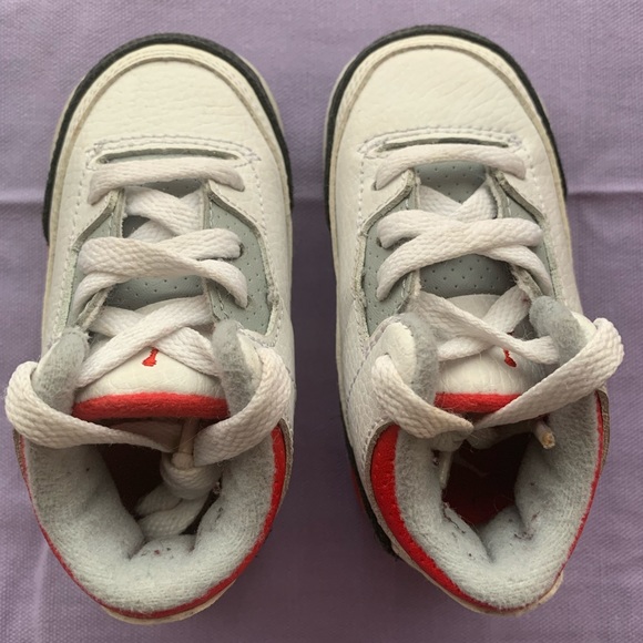 Infant Jordan Retro 3s - Picture 2 of 5